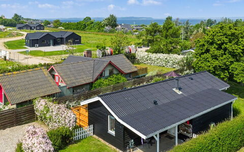 Gisl - 400M from the Sea: Toit, Maison, Zone Résidentielle, Domicile, Chalet, Banlieue, Aménagement Paysager, Jardin, Biens, Conception