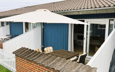 Gudke - 50M from the Sea: Meubles, Design Intérieur, Sol, Bois, Sol, Plafond, Parquet, Chaise, Table, Éclairage