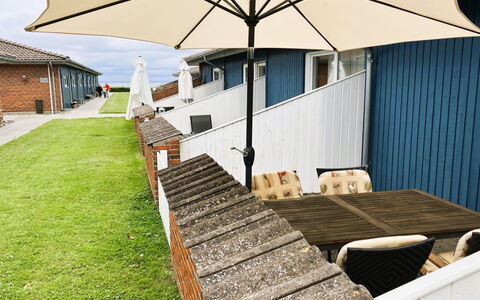 Gudke - 50M from the Sea: Meubles, Design Intérieur, Sol, Bois, Sol, Plafond, Parquet, Chaise, Table, Éclairage