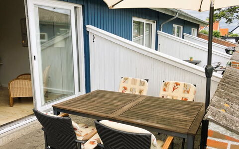 Gudke - 50M from the Sea: Meubles, Design Intérieur, Sol, Bois, Sol, Plafond, Parquet, Chaise, Table, Éclairage