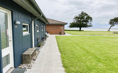 Gudke - 50M from the Sea: Meubles, Design Intérieur, Sol, Bois, Sol, Plafond, Parquet, Chaise, Table, Éclairage