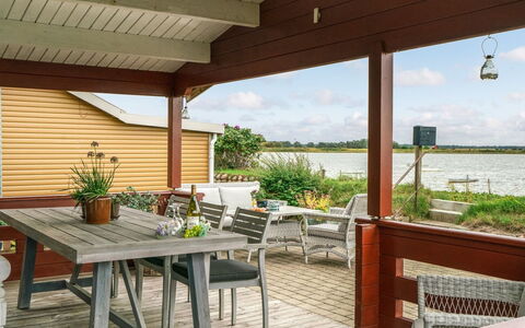 Topi - 15M from the Sea: Bleu, Arbuste, Chalet, Couverture De Sol, Jardin, Biens, Ombre, Aménagement Paysager, Ferme, Eco Hôtel