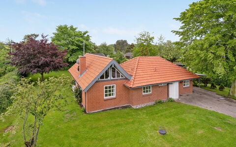 Radojka - 75M from the Sea: Toit, Maison, Lot Terre, Domicile, Chalet, Biens, Batiments Jardin, Ombre, Cabane En Rondins, Aménagement Paysager