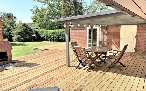 Radojka - 75M from the Sea: Toit, Maison, Lot Terre, Domicile, Chalet, Biens, Batiments Jardin, Ombre, Cabane En Rondins, Aménagement Paysager