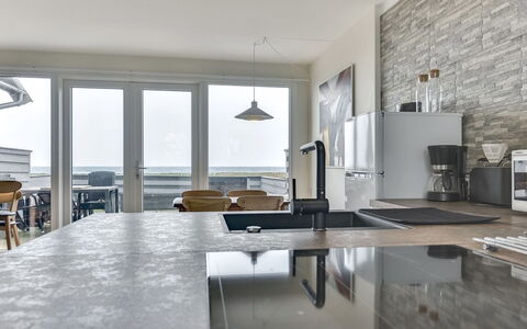 Vincent - 10M from the Sea: Comptoir, Sol, Cuisine, Sol, Matériau Naturel, Plafond, Granit, Cabinetry, Luminaire Plomberie