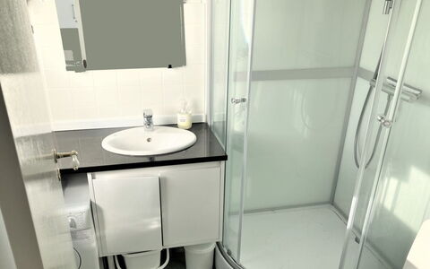 Vincent - 10M from the Sea: Salle De Bains, Luminaire Plomberie, Lavabo, Design Intérieur, Évier, Sol, Sol, Toilette, Plomberie, Robinet