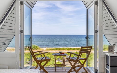 Vincent - 10M from the Sea: Bois, Dur, Plate-Forme, Ombre, Chaise, Tache De Bois, Océan, Planche, Mobilier De Jardin, Eco Hôtel
