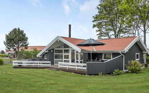 Barth - 150M from the Sea: Toit, Maison, Lot Terre, Domicile, Chalet, Biens, Batiments Jardin, Ombre, Cabane En Rondins, Aménagement Paysager