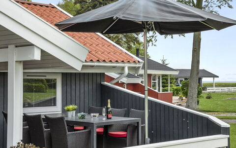 Barth - 150M from the Sea: Toit, Maison, Lot Terre, Domicile, Chalet, Biens, Batiments Jardin, Ombre, Cabane En Rondins, Aménagement Paysager