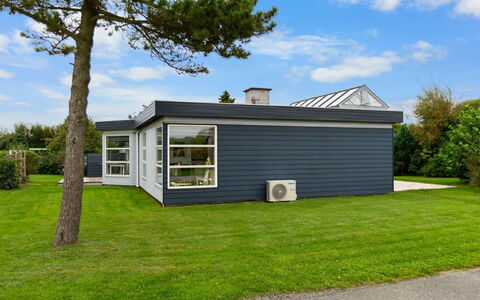 Rikkart - 100M from the Sea: Meubles, Design Intérieur, Sol, Bois, Sol, Plafond, Parquet, Chaise, Table, Éclairage