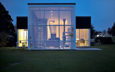 Amia - 20M from the Sea