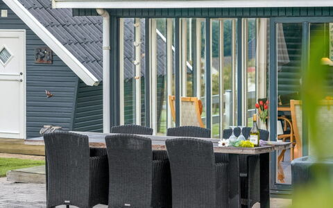 Fita - 300M from the Sea: Bleu, Arbuste, Chalet, Couverture De Sol, Jardin, Biens, Ombre, Aménagement Paysager, Ferme, Eco Hôtel
