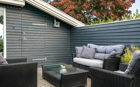 Fita - 300M from the Sea: Bleu, Arbuste, Chalet, Couverture De Sol, Jardin, Biens, Ombre, Aménagement Paysager, Ferme, Eco Hôtel