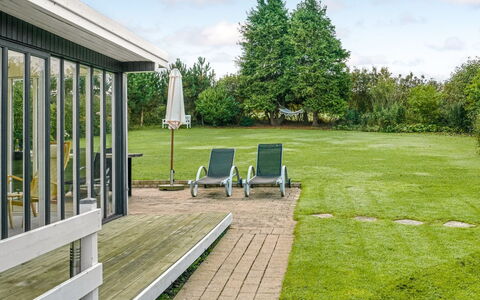 Fita - 300M from the Sea: Bleu, Arbuste, Chalet, Couverture De Sol, Jardin, Biens, Ombre, Aménagement Paysager, Ferme, Eco Hôtel