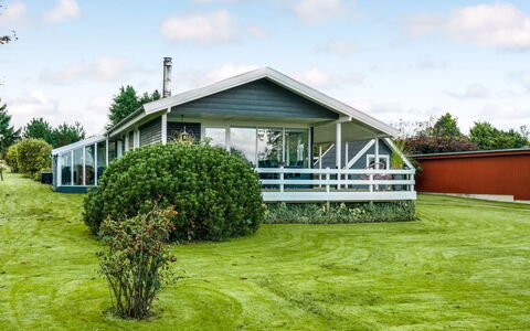 Fita - 300M from the Sea: Domicile, Chalet, Pelouse, Jardin, Biens, Ferme, Cour, Siding, Aménagement Paysager, Porche