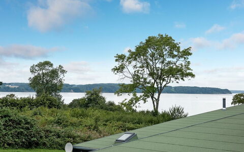 Lyly - 100M from the Sea: Bleu, Arbuste, Chalet, Couverture De Sol, Jardin, Biens, Ombre, Aménagement Paysager, Ferme, Eco Hôtel