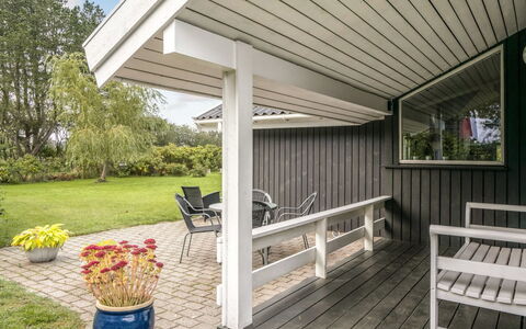 Stasia - 75M from the Sea: Piscine, Mobilier De Jardin, Meubles, Recours, Dalle, Eco Hôtel, Ombre, Chaise, Loisir, Biens