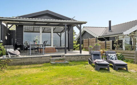 Käthe - 5M from the Sea: Bleu, Arbuste, Chalet, Couverture De Sol, Jardin, Biens, Ombre, Aménagement Paysager, Ferme, Eco Hôtel