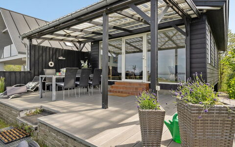 Käthe - 5M from the Sea: Bleu, Arbuste, Chalet, Couverture De Sol, Jardin, Biens, Ombre, Aménagement Paysager, Ferme, Eco Hôtel