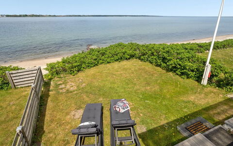 Käthe - 5M from the Sea: Bleu, Arbuste, Chalet, Couverture De Sol, Jardin, Biens, Ombre, Aménagement Paysager, Ferme, Eco Hôtel
