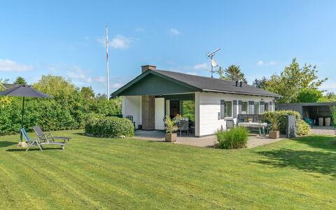 Suni - 400M from the Sea: Bleu, Arbuste, Chalet, Couverture De Sol, Jardin, Biens, Ombre, Aménagement Paysager, Ferme, Eco Hôtel