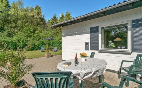 Suni - 400M from the Sea: Bleu, Arbuste, Chalet, Couverture De Sol, Jardin, Biens, Ombre, Aménagement Paysager, Ferme, Eco Hôtel