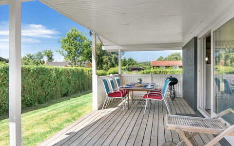 Undine - 300M from the Sea: Bleu, Arbuste, Chalet, Couverture De Sol, Jardin, Biens, Ombre, Aménagement Paysager, Ferme, Eco Hôtel