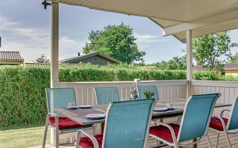 Undine - 300M from the Sea: Bleu, Arbuste, Chalet, Couverture De Sol, Jardin, Biens, Ombre, Aménagement Paysager, Ferme, Eco Hôtel