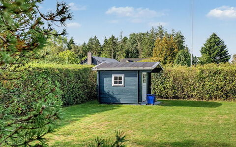 Undine - 300M from the Sea: Bois, Jardin, Arrière-Cour, Lot Terre, Domicile, Toit, Ombre, Plate-Forme, Dur, Cour
