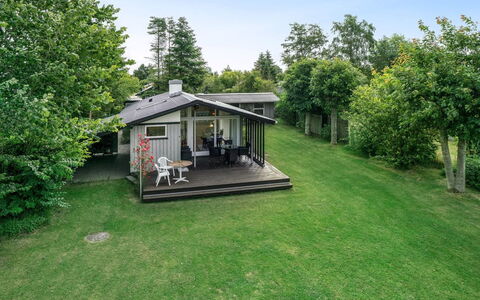 Juditha - 400M from the Sea: Herbe, Maison, Arbuste, Domicile, Toit, Chalet, Lot Terre, Jardin, Pelouse