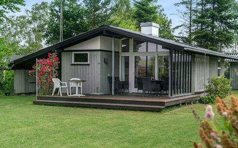 Juditha - 400M from the Sea: Bleu, Arbuste, Chalet, Couverture De Sol, Jardin, Biens, Ombre, Aménagement Paysager, Ferme, Eco Hôtel