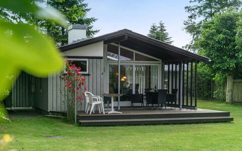 Juditha - 400M from the Sea: Bleu, Arbuste, Chalet, Couverture De Sol, Jardin, Biens, Ombre, Aménagement Paysager, Ferme, Eco Hôtel