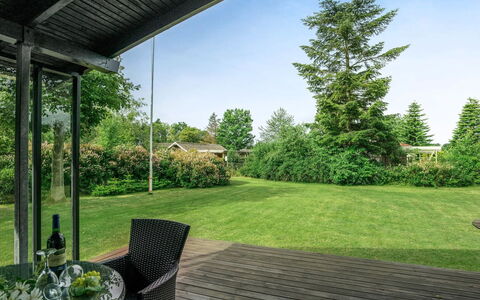 Juditha - 400M from the Sea: Bleu, Arbuste, Chalet, Couverture De Sol, Jardin, Biens, Ombre, Aménagement Paysager, Ferme, Eco Hôtel