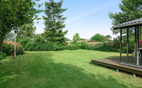 Juditha - 400M from the Sea: Bleu, Arbuste, Chalet, Couverture De Sol, Jardin, Biens, Ombre, Aménagement Paysager, Ferme, Eco Hôtel