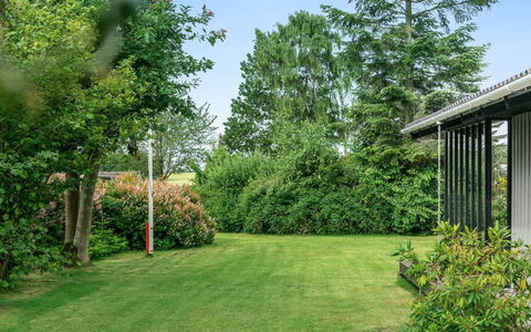 Juditha - 400M from the Sea: Bleu, Arbuste, Chalet, Couverture De Sol, Jardin, Biens, Ombre, Aménagement Paysager, Ferme, Eco Hôtel