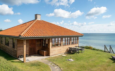 Botmar - 10M from the Sea: Meubles, Design Intérieur, Sol, Bois, Sol, Plafond, Parquet, Chaise, Table, Éclairage