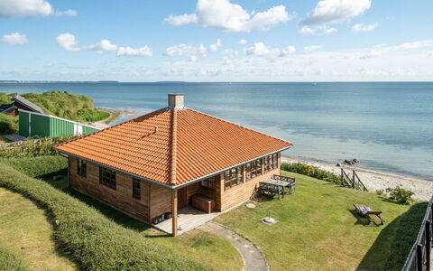 Botmar - 10M from the Sea: Meubles, Design Intérieur, Sol, Bois, Sol, Plafond, Parquet, Chaise, Table, Éclairage