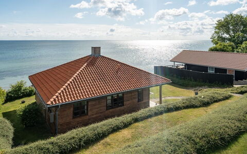 Botmar - 10M from the Sea: Meubles, Design Intérieur, Sol, Bois, Sol, Plafond, Parquet, Chaise, Table, Éclairage