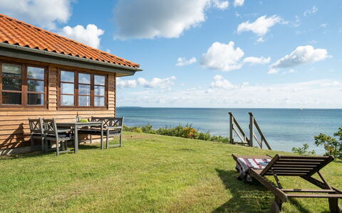Botmar - 10M from the Sea: Meubles, Design Intérieur, Sol, Bois, Sol, Plafond, Parquet, Chaise, Table, Éclairage