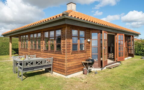 Botmar - 10M from the Sea: Meubles, Design Intérieur, Sol, Bois, Sol, Plafond, Parquet, Chaise, Table, Éclairage
