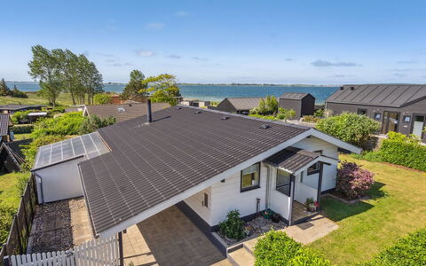 Wrange - 150M from the Sea: Toit, Maison, Lot Terre, Domicile, Chalet, Biens, Batiments Jardin, Ombre, Cabane En Rondins, Aménagement Paysager