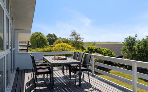Wrange - 150M from the Sea: Toit, Maison, Lot Terre, Domicile, Chalet, Biens, Batiments Jardin, Ombre, Cabane En Rondins, Aménagement Paysager