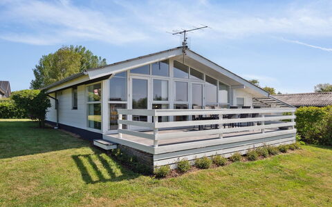 Wrange - 150M from the Sea: Toit, Maison, Lot Terre, Domicile, Chalet, Biens, Batiments Jardin, Ombre, Cabane En Rondins, Aménagement Paysager