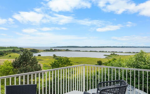 Chayton - 450M from the Sea: Herbe, Prairie, Paysage, Écorégion, Plaine, Communauté Des Plantes, Lot Terre, Mobilier De Jardin, Prairie, Formations Arbustives