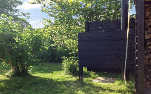 Bibi - 200M from the Sea: Bleu, Arbuste, Chalet, Couverture De Sol, Jardin, Biens, Ombre, Aménagement Paysager, Ferme, Eco Hôtel