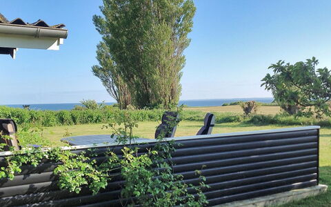 Bibi - 200M from the Sea: Bleu, Arbuste, Chalet, Couverture De Sol, Jardin, Biens, Ombre, Aménagement Paysager, Ferme, Eco Hôtel
