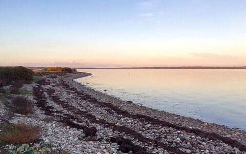Sissela - 5M from the Sea: L'Eau, Ressources En Eau, Plan D'Eau, Environnement Naturel, Horizon, Roche, Côte, Plage, Rive