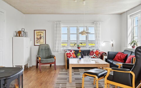 Store - 700M from the Sea: Meubles, Sol, Design Intérieur, Bois, Sol, Plafond, Salon, Canapé, Parquet, Pièce