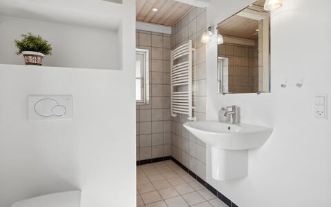 Store - 700M from the Sea: Design Intérieur, Salle De Bains, Luminaire Plomberie, Sol, Mur, Sol, Lavabo, Évier, Plafond, Toilette