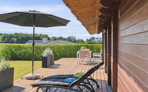Ginnie - 300M from the Sea: Domicile, Toit, Maison, Chalet, Biens, Porte, Porche, Siding, Ferme, Ombre